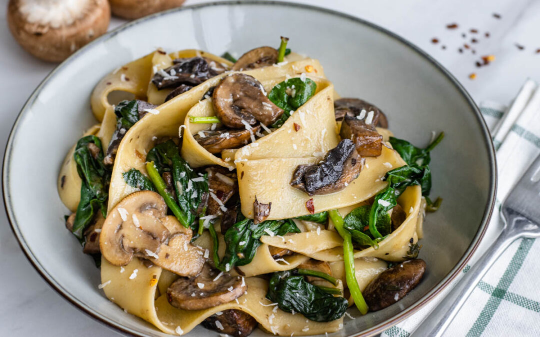 Mushroom pasta with roasted garlic