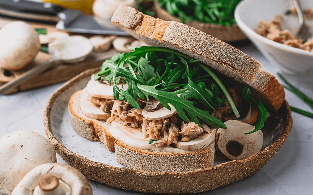 Tuna, rocket and raw mushroom sandwich