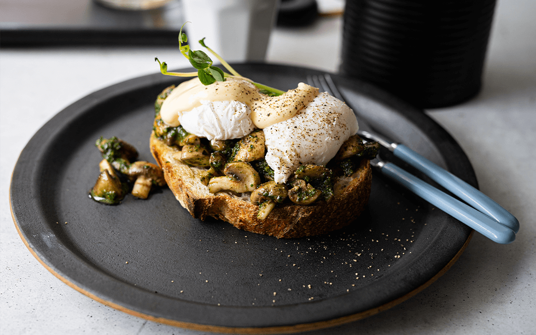 Pesto Mushrooms with Poached Eggs and Hollandaise Sauce