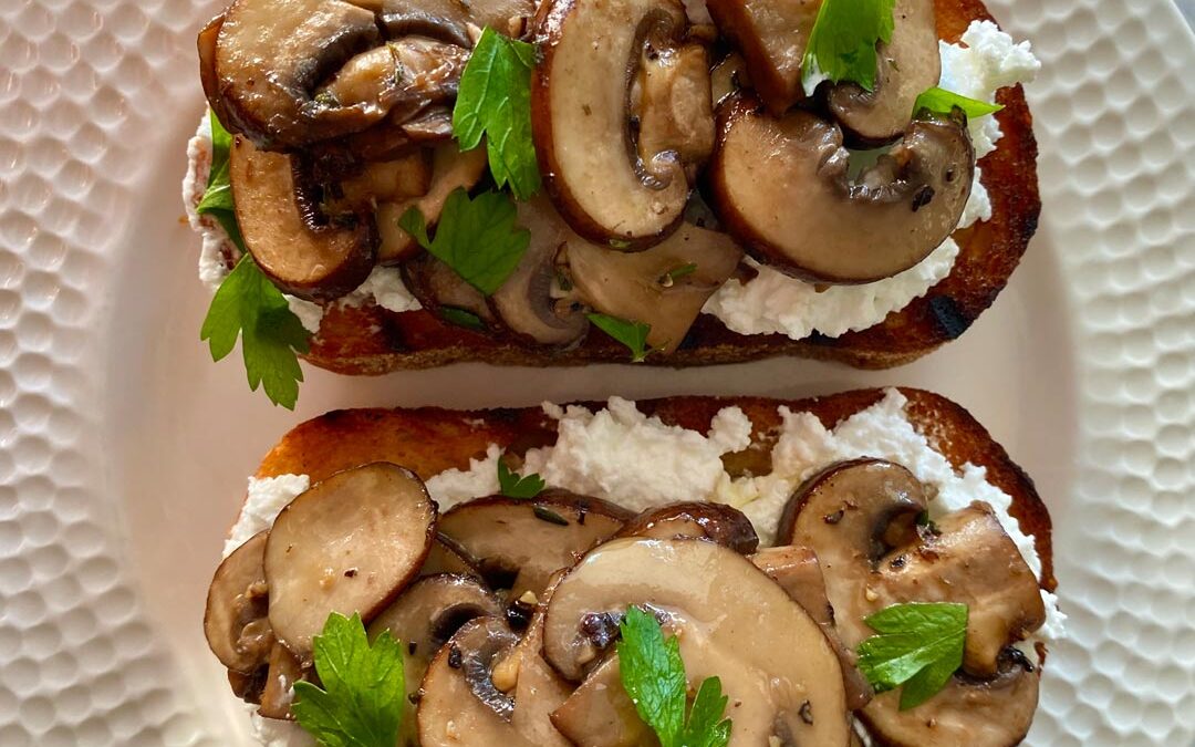 Sauteed Mushrooms and Goat Cheese Toast