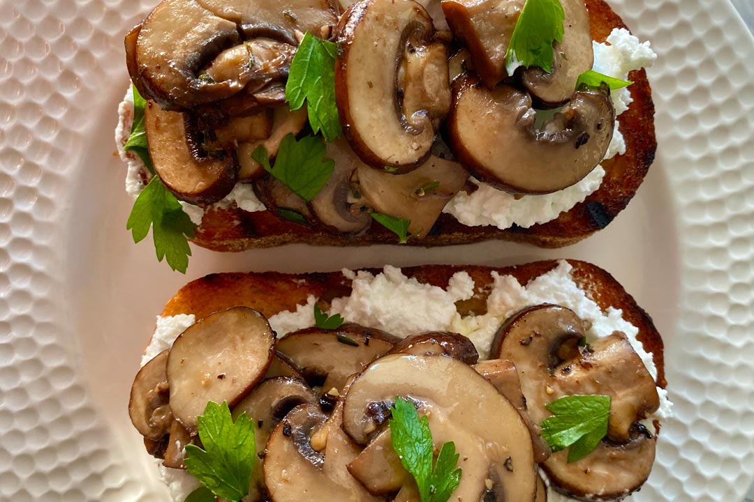 Sauteed Mushrooms and Goat Cheese Toast